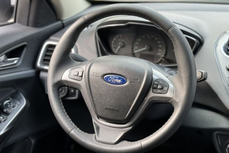 Used Ford Escort 2015 1.5L Automatic Fashion Model
