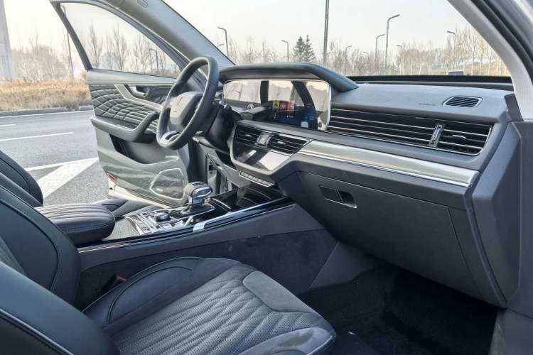 Used Hongqi HS5 2022 Facelifted Version 2.0T Smart Connect Flagship All-Wheel-Drive Edition
