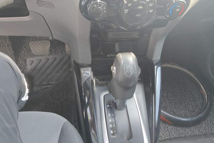 Used Ford EcoSport 2013 1.5L Automatic Fashion Model
