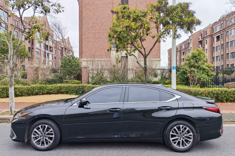 Used Lexus ES 2023 200 Excellence Edition