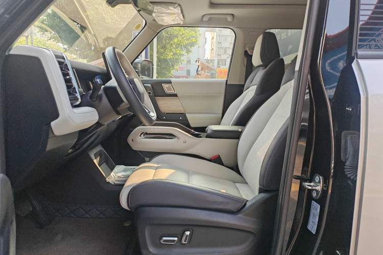 Used  03 2024 401km Range Two-Wheel Drive Coffee Entrepreneur Edition
