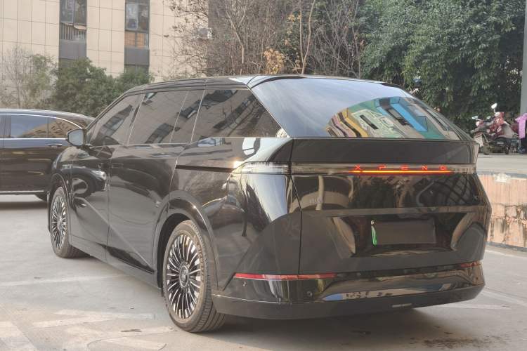 Used XPeng X9 2025 740 Ultra-Long Range Max
