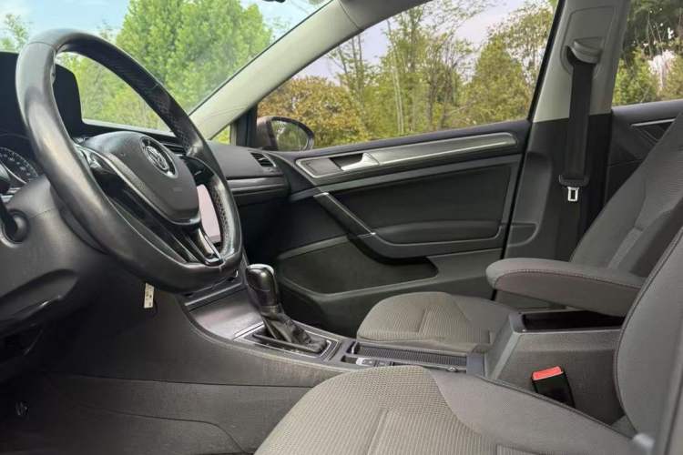 Used Volkswagen Golf 2016 230TSI Automatic Comfort Version
