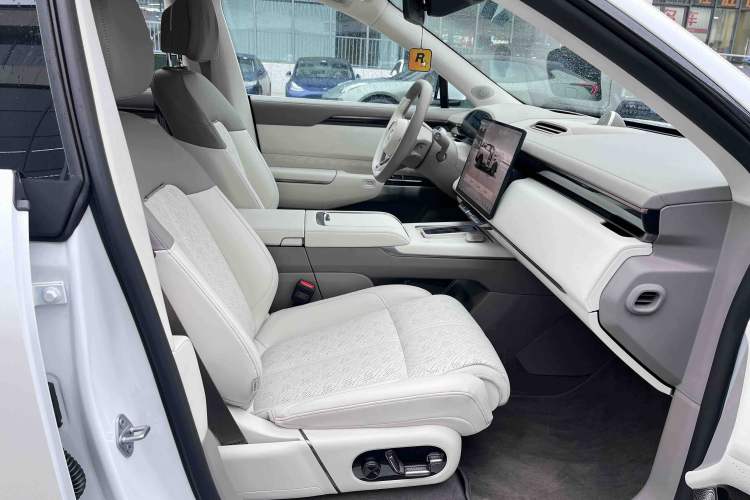 Used Zeekr 7X 2025 100 kWh Long-Range Rear-Wheel Drive with Intelligent Driving Features
