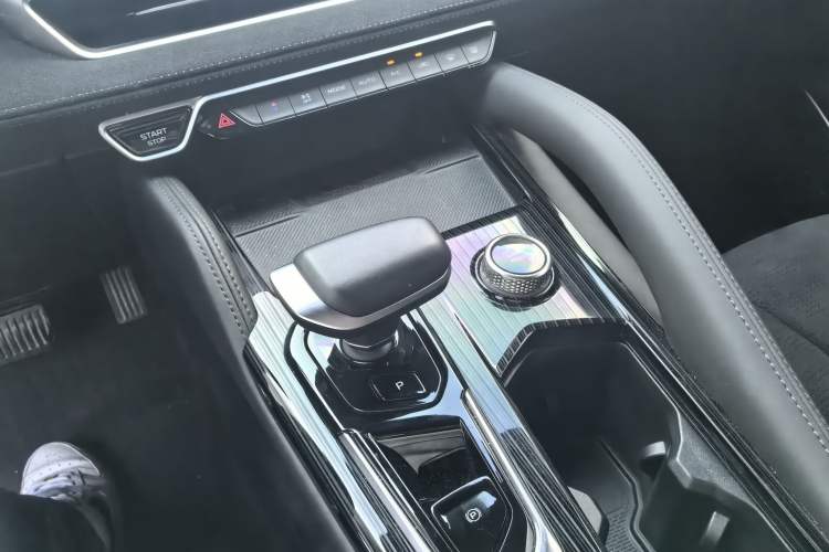 Used Geely Auto Monjaro L 2024 2.0TD High-Power Automatic Two-Wheel Drive Skyline Edition
