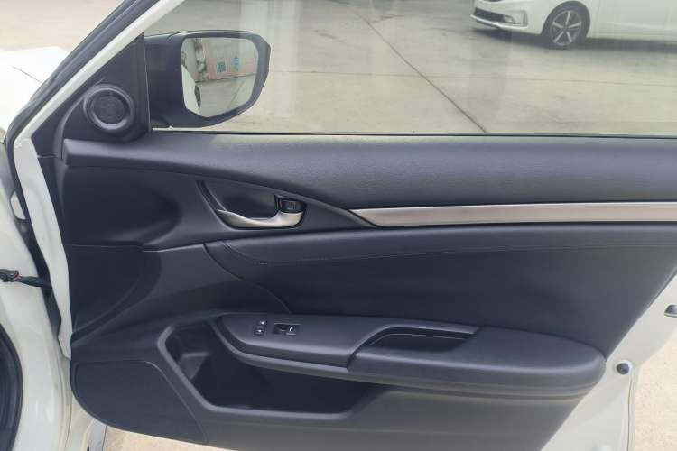 Used Honda Civic 2021 HATCHBACK 220TURBO CVT Trendy Cool Edition
