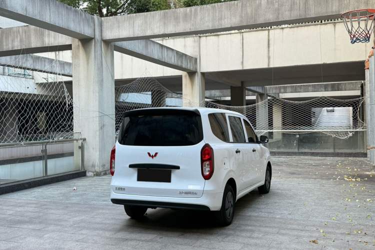 Used Wuling Hongguang New Energy 2025 Extended-Range Hybrid 50 km Standard Version
