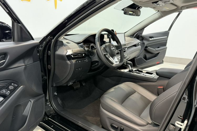 Used Nissan Teana 2024 2.0L SV Black Gold Edition
