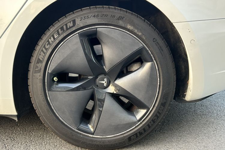 Used Tesla Model 3 2019 Long-Range Rear-Wheel-Drive Version
