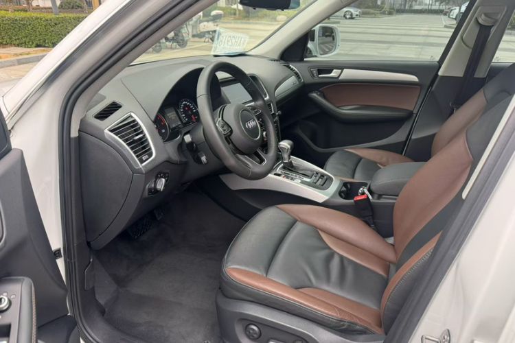 Used Audi Q5 2017 Plus 40 TFSI Technology Model
