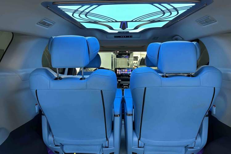 Used Toyota Granvia 2023 2.5L Hybrid Comfort Edition