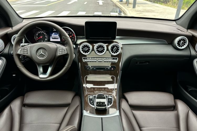 Used Mercedes-Benz GLC 2017 GLC 260 4MATIC Luxury Model
