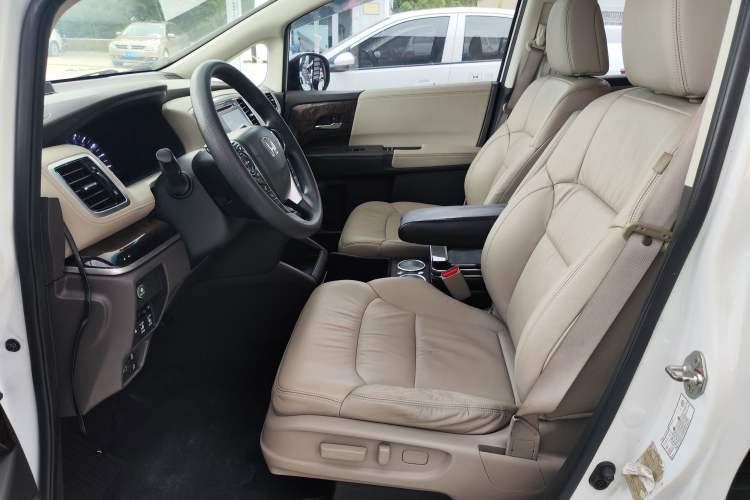 Used Honda Odyssey 2015 Revised 2.4L Luxury Edition
