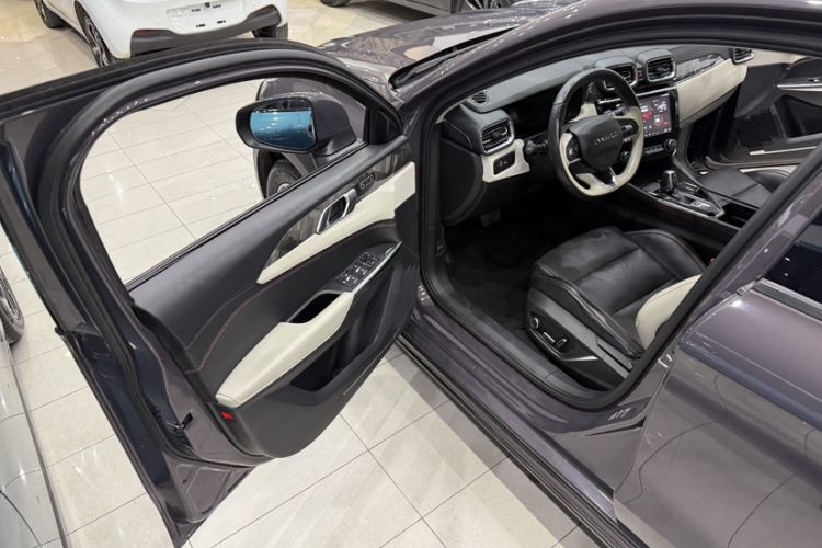 Used Lynk & Co 02 2022 1.5T DCT Shine Pro
