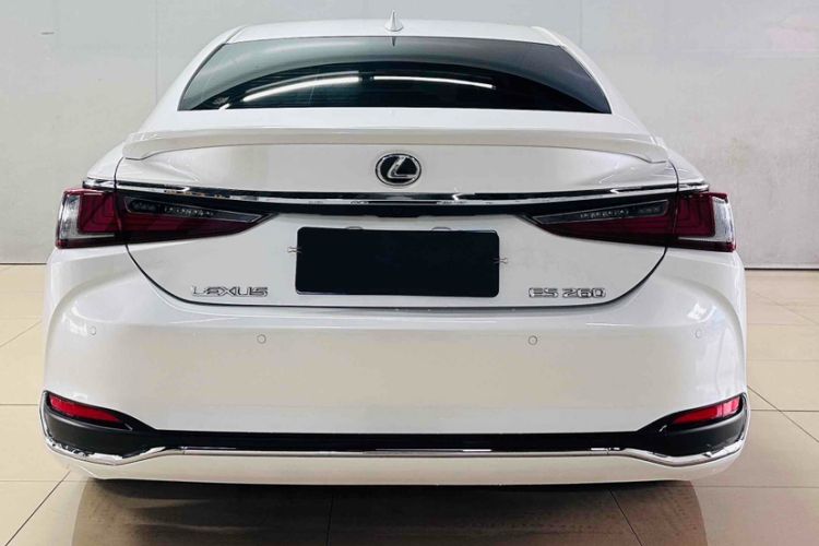 Used Lexus ES 2023 200 Excellence Edition
