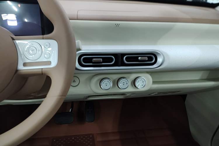 Used Wuling Hongguang MINIEV 2024 3rd Generation 215km Youth Edition
