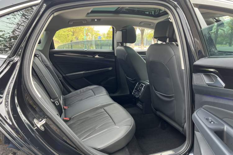 Used Volkswagen Passat 2023 330TSI Luxury Edition
