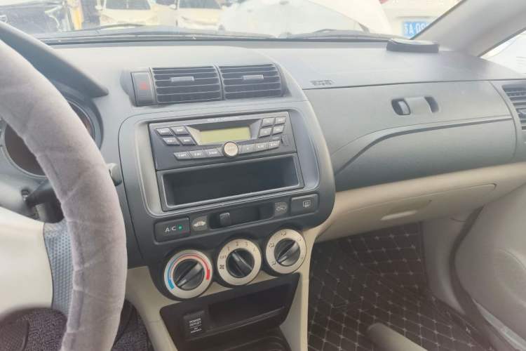 Used Everus S1 2014 1.3L Manual Comfort Edition
