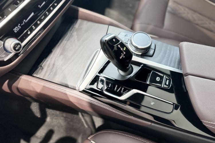 Used BMW 5 Series 2022 Second Facelift 530Li Leading Edition M Sport Package
