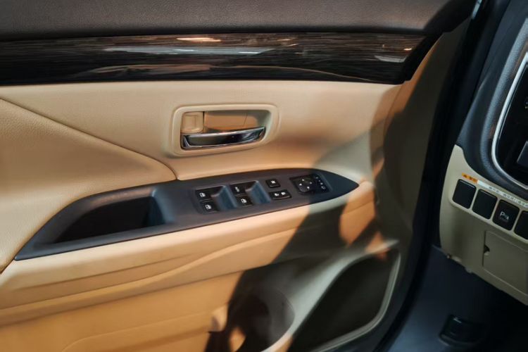 Used Mitsubishi Outlander 2016 2.4L 4x4 Elite Edition 5 Seats