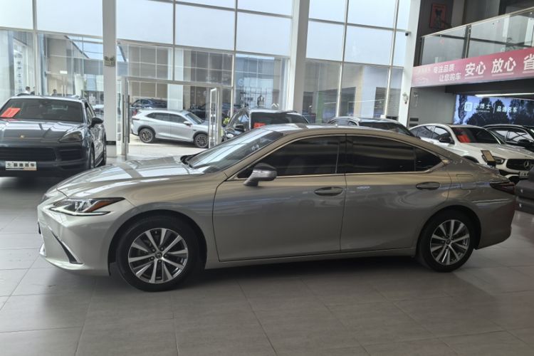 Used Lexus ES 2020 260 Excellence Edition
