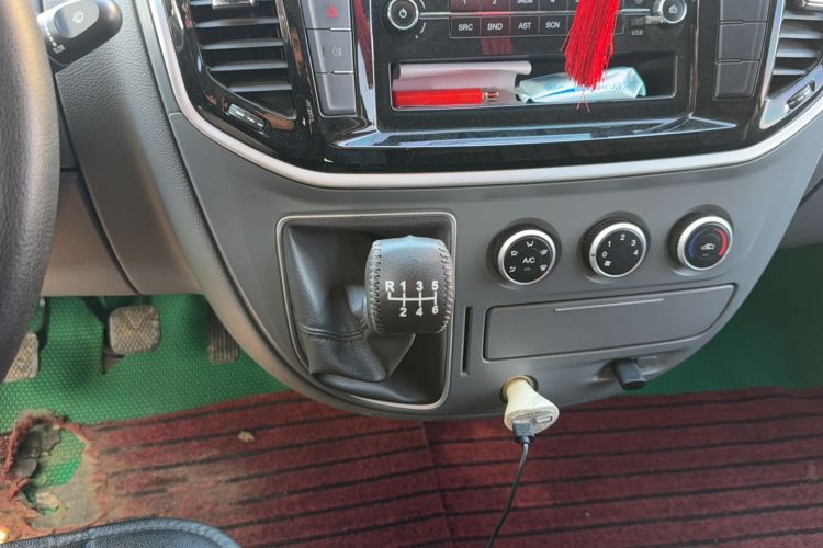 Used SAIC MAXUS Xintu V80 2023 2.0T Manual Classic Aoyuntong Short Wheelbase Mid-Roof 5/6-Seater
