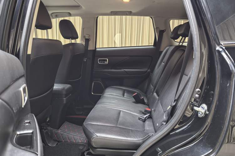 Used Mitsubishi Outlander 2017 2.0L Two-Wheel Drive Glory Edition 5 Seats