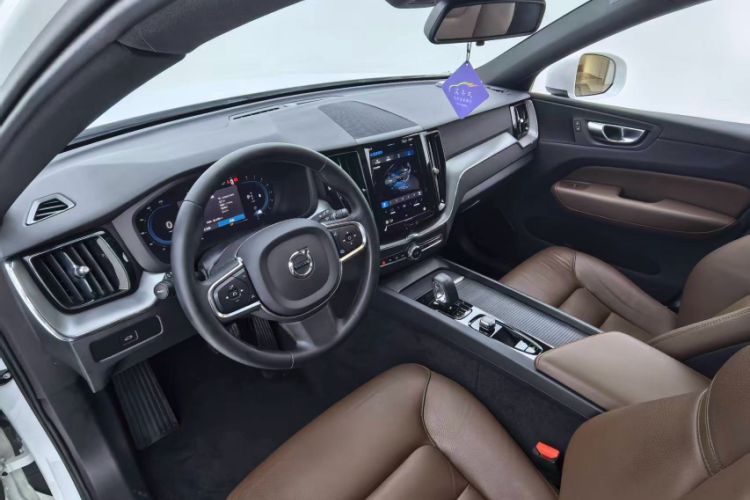 Used Volvo XC60 2024 B5 4x4 Smart Luxury Edition
