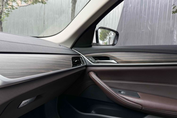 Used BMW 5 Series 2019 Updated 530Li xDrive Luxury Package
