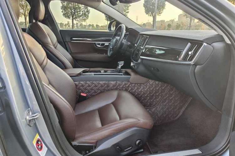 Used Volvo S90 2018 T4 Zhiyuan Edition
