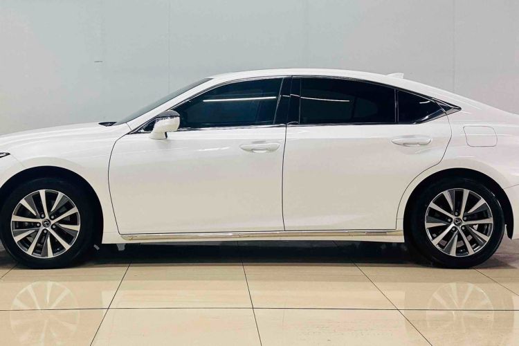 Used Lexus ES 2020 200 Excellence Edition

