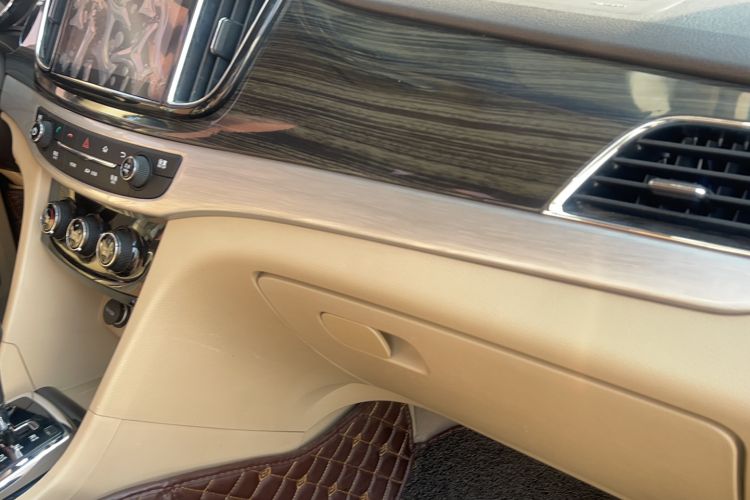 Used Baojun 730 2016 1.8L iAMT Comfort Version 7 Seats
