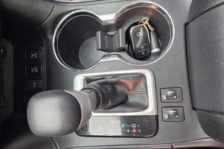 Used Toyota Highlander 2018 2.0T Four-Wheel Drive Luxury Edition 7 Seats China V Emission Standard
