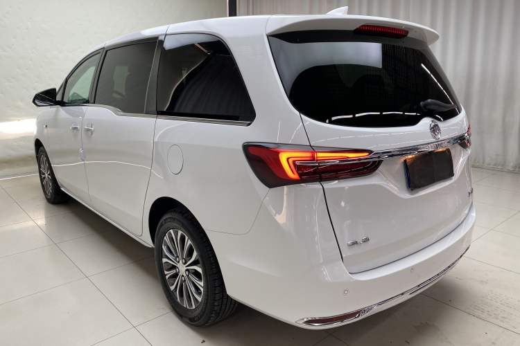 Used Buick GL8 2023 Facelifted Land Cruiser Executive Luxury Version
