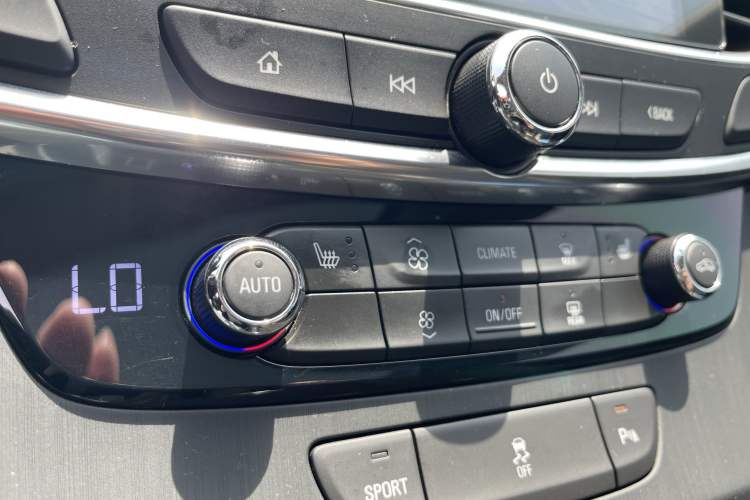 Used Buick LaCrosse 2022 652T Luxury Version
