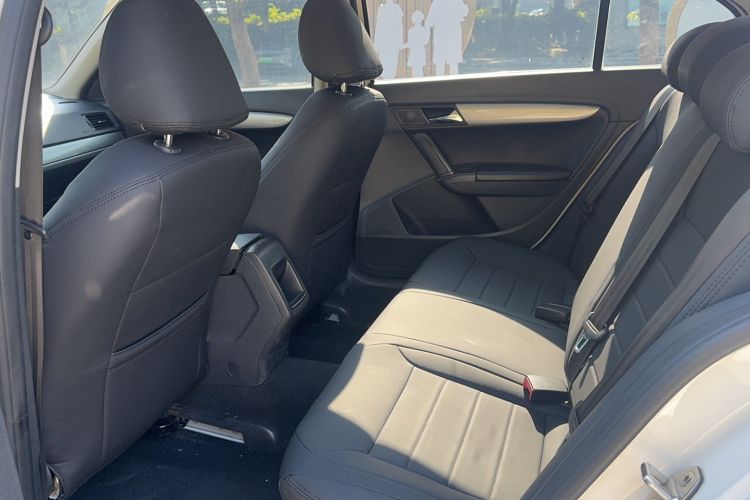 Used Volkswagen Lavida 2017 1.6L Automatic Comfort Edition
