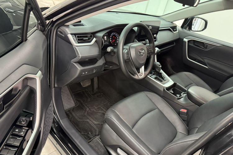Used Toyota RAV4 2024 2.0L CVT Two-Wheel Drive Urban Edition
