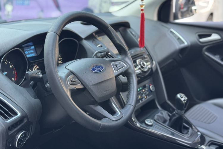 Used Ford Focus 2017 Sedan 1.6L Manual Fashion Edition Smart Drive Version
