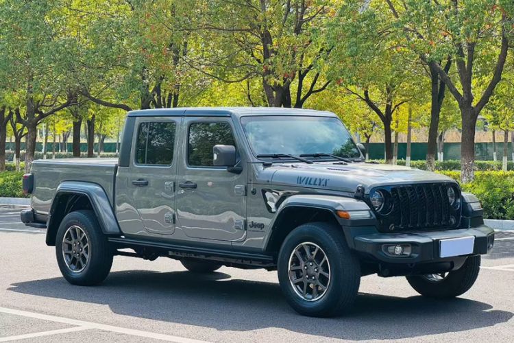 Used  Gladiator 2022 3.6L Pioneer Edition
