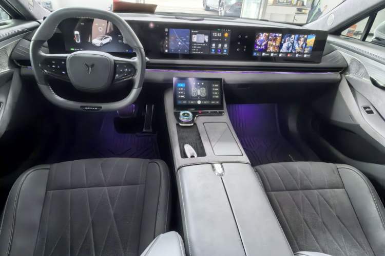 Used VOYAH PASSION 2023 Four-Wheel Drive Standard Edition