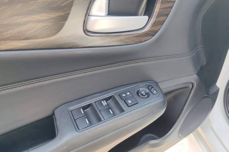 Used Honda Jade 2017 1.8L automatic Comfort version 5 seats
