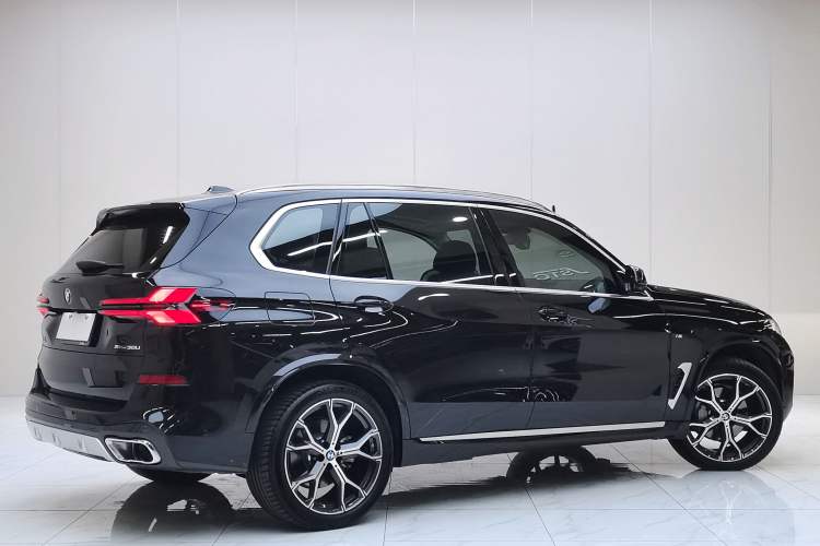 Used BMW X5 2023 xDrive 30Li Luxury M Sport Package
