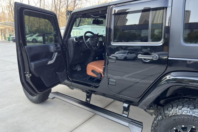 Used  Wrangler 2014 3.0L Sahara Four-Door Edition
