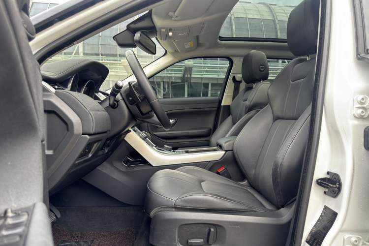 Used Land Rover Range Rover Evoque 2018 200PS PURE New Fashion Edition