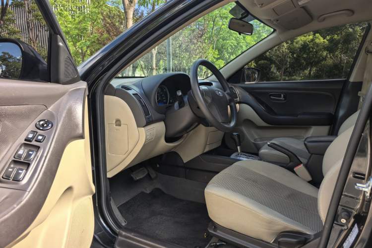 Used Hyundai Celesta 2011 1.6L Automatic Comfort Model
