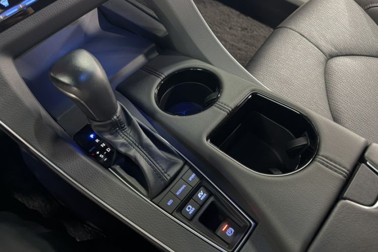 Used Toyota Avalon 2019 Dual-Engine 2.5L Luxury Edition China VI Standard
