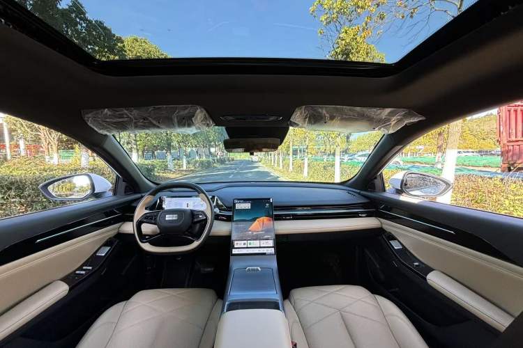 Used  L6 2024 125km PLUS Dragon Edition