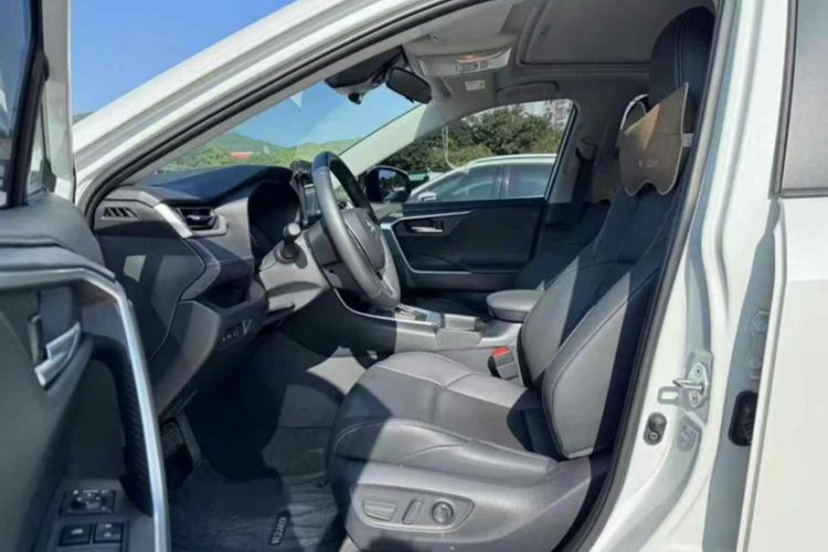 Used Toyota Wildlander 2022 2.0L CVT Two-Wheel Drive Luxury PLUS Edition
