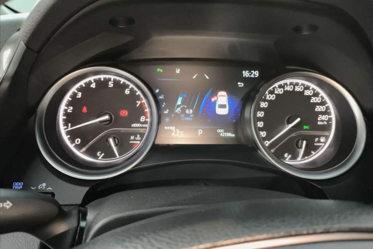 Used Toyota Camry 2021 2.0G Luxury Edition
