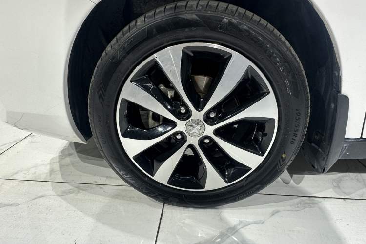 Used Venucia M50V 2017 1.6L XL CVT Luxury Edition
